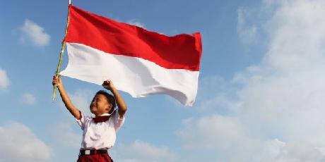 MENANAMKAN JIWA NASIONALISME MELALUI LAGU INDONESIA RAYA DAN PEMBACAAN TEKS PANCASILA