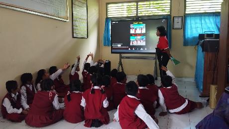 Optimalisasi Pemanfaatan Papan Interaktif Flat Panel (IFP) di SD Negeri 2 Banjarangkan